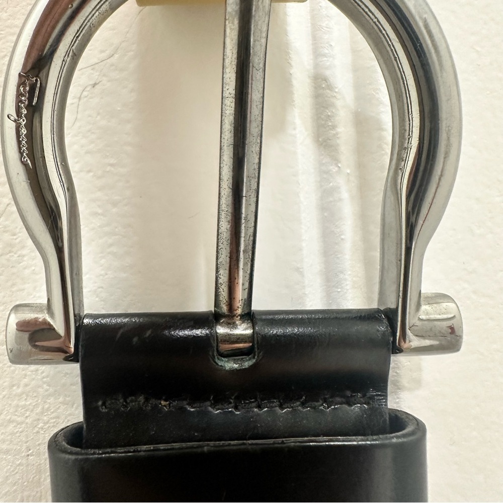 Authentic Salvatore Ferragamo black leather belt, size 34. - Picture 2 of 6